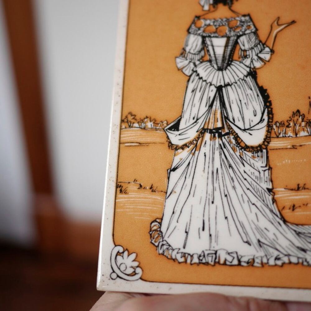 Vintage Stoffenhuis Dutch Women in 1650 Dresses Tile Holland Trivet Hanging 6" - Picture 4 of 6